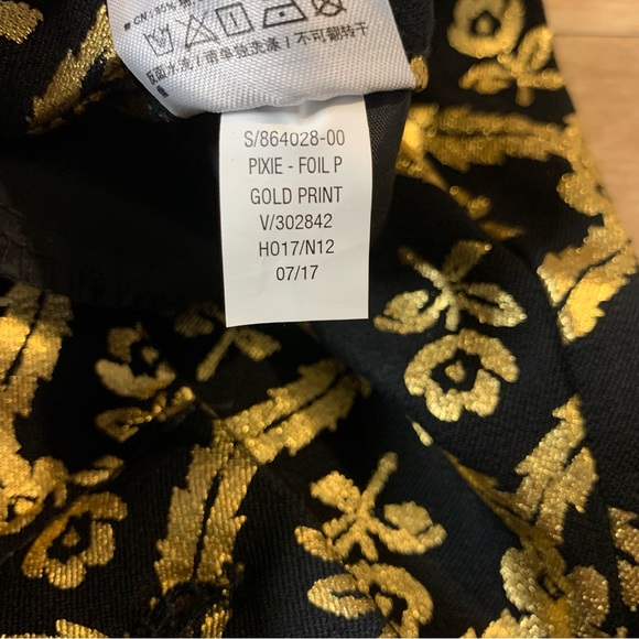 New! Old Navy Mid Rise Pixie Ankle Pants 0 Foil Gold Black Floral Roses Jeans - Picture 8 of 9